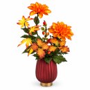 Strauß mit orangener Dahlie und Eichenblättern